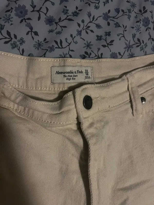 Abercrombie & Fitch Cream Denim Mom Shorts Curve Love Denim - Image 2