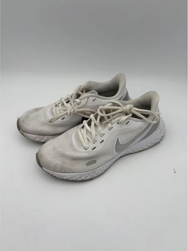 Nike Revolution 5 Woman’s 6.5 White and Gray Running Shoes Nike Sneakers - Image 5