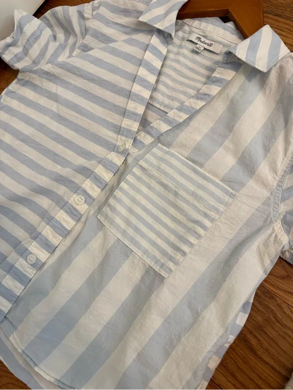 Madewell Cropped Y-Neck Button Up Shirt in Weathered Blue Mixed Stripe Size XS - Image 11