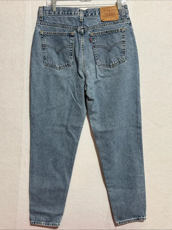 Levi's Vintage 2001 512 Women's Boyfriend Tapered Leg Jeans in Medium Blue Denim - Image 4