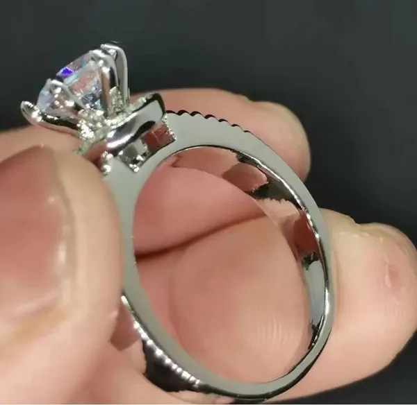 Stainless Steel Gorgeous Silver Simulated Diamond Inlaid Ring Size 7 - Image 4
