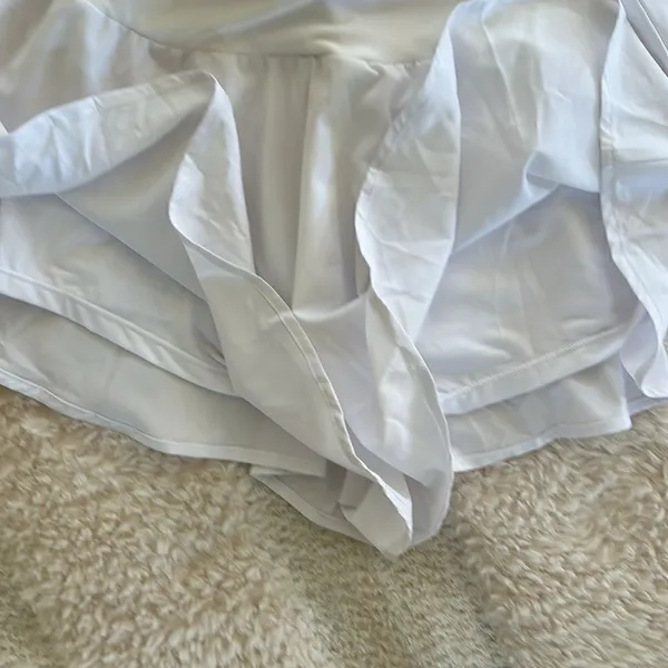 Baleaf Shorts/skort White, size Small, NWT - Image 8