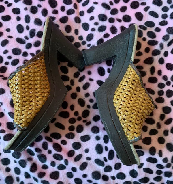 Mudd Vingage  Clogs/Heels - Image 2
