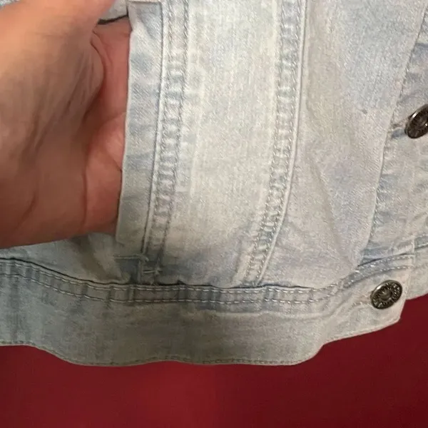 Christopher & banks size XL embroidered light wash denim jacket. - Image 4