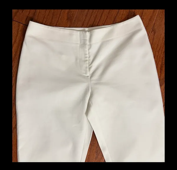Chico’s white Ankle pants size 00 /Medium. ** refer to measurements for size. Gently warn & excellent condition. Priced to sell. Real pockets in back, still sewn in. Measurements approximately 15” waste x 36” long x 9” rise. Non-smoking home. Priced to sell at as is condition. Don’t like my price make reasonable offer! - Image 4