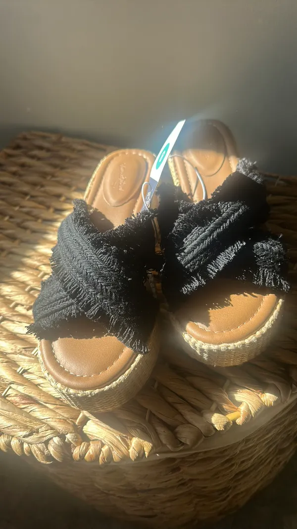 Universal Threads Black wedge sandal - Image 4