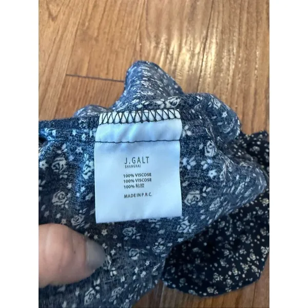 Brandy Melville John Galt navy floral short size xs - Image 5