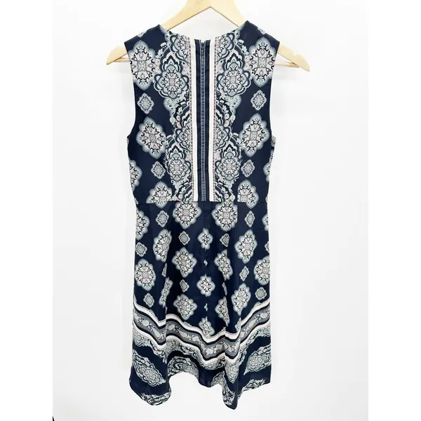 Ann Taylor Medallion Print Sleeveless Blue Cream Shift Dress‎ Women's Size 4 - Image 2