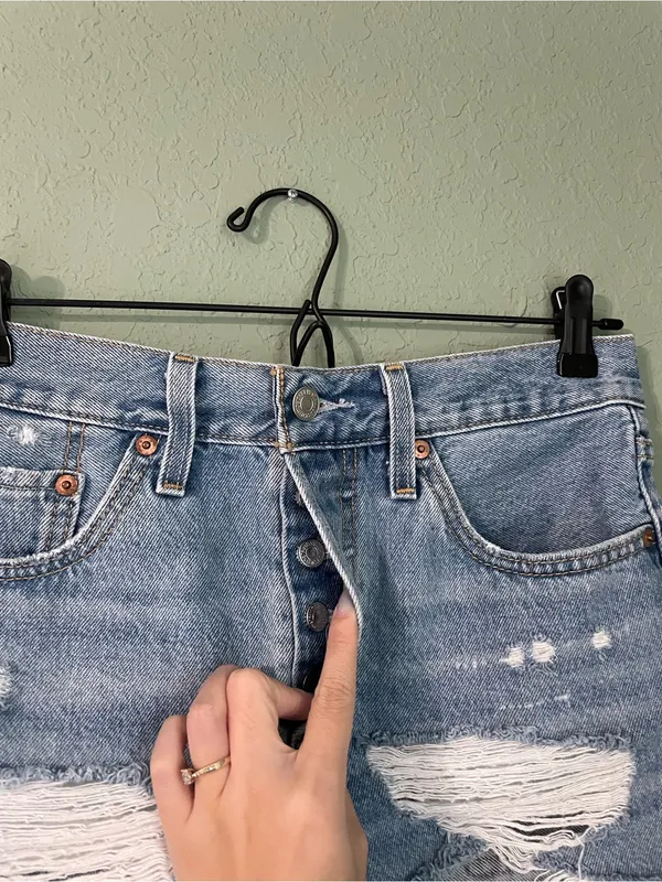 Levi’s 501 High Rise Distressed Denim Jean Shorts Size 27 - Image 8