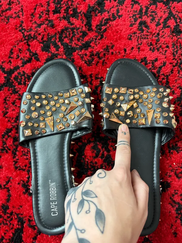 Cape Robbin black and gold Spiked slides - Image 11
