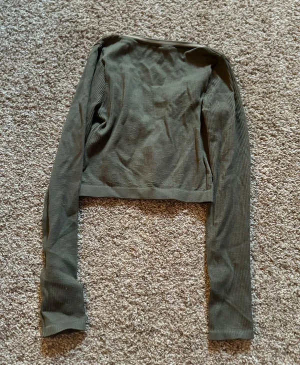 Altar'd State cropped long sleeve - Image 3