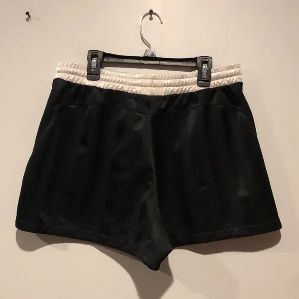Nike Women’s Athletic Shorts - Image 5