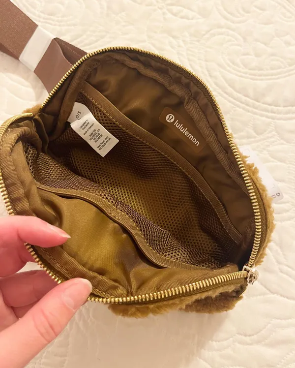 Lululemon NEW Everywhere Fleece Belt Bag - Image 3