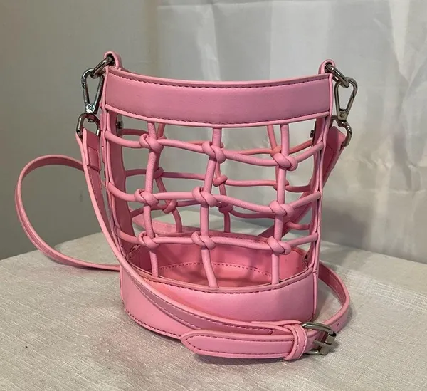 Steve Madden pink "Blohan" crossbody bucket bag - Image 5