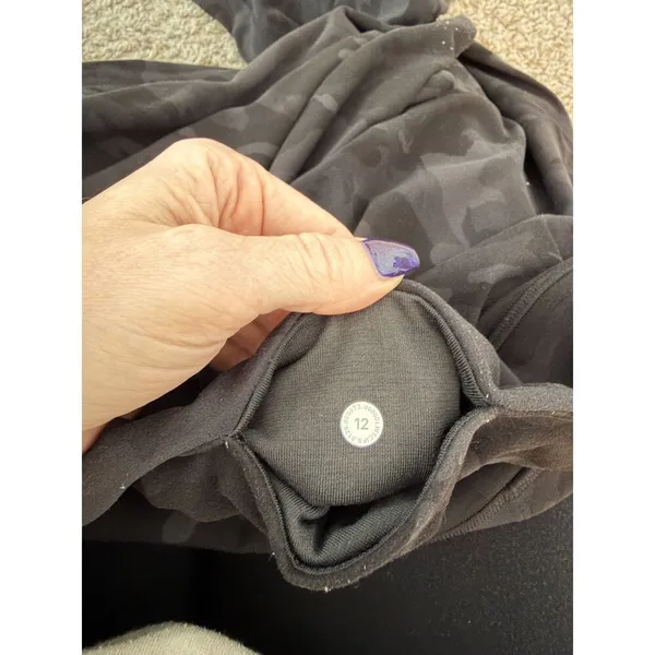 Lululemon Camo Joggers – Size 12 - Image 7