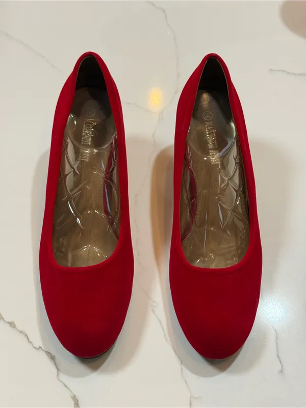 MAIERNISI JESSI Women's Classic Round Toe Pump Kitten Low Heel Velvet Red Shoes - Image 3