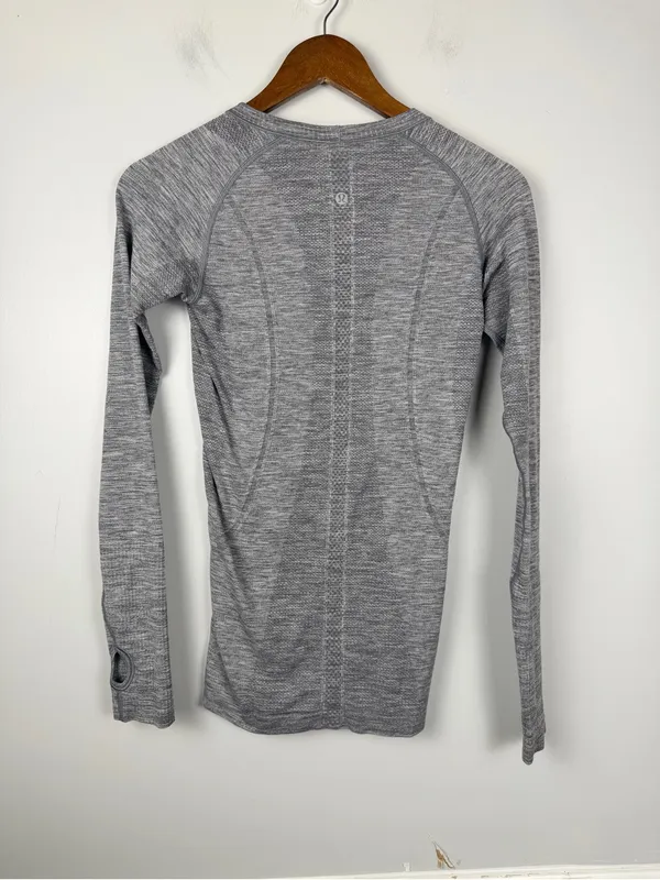 Lululemon Swiftly Tech Long Sleeve Crew size 6 in grey - Image 4