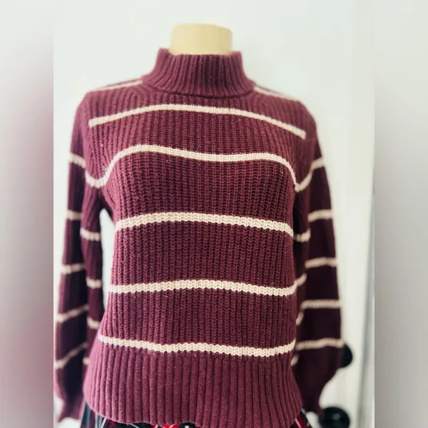 Abercrombie & Fitch Women's Burgundy and Cream Jumper size XS - Image 4
