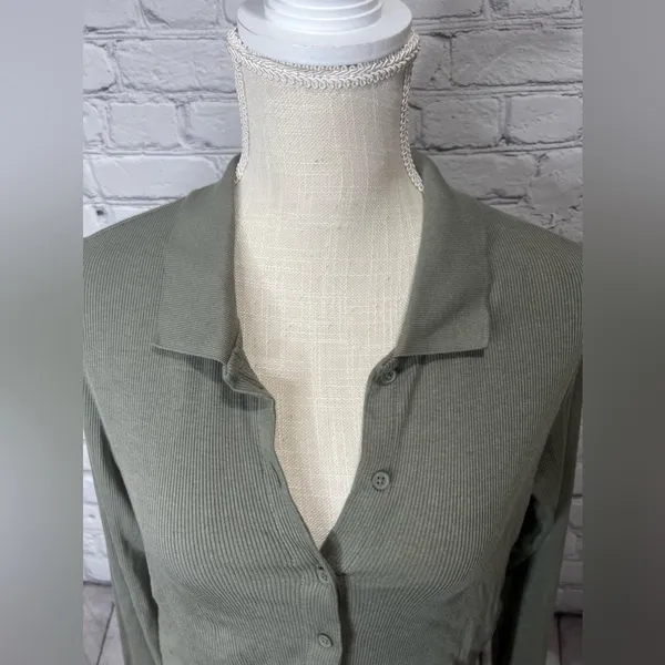 American Eagle shirt top size med - Image 4