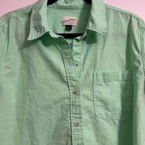 Universal Threads Light‎ Green Button-Down Cropped Shirt - Size Large - Image 3