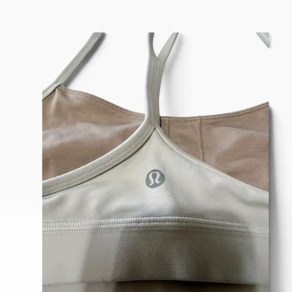 Lululemon Flow Y white sports bra Athleisure Racerback Yoga Size 6 - Image 5