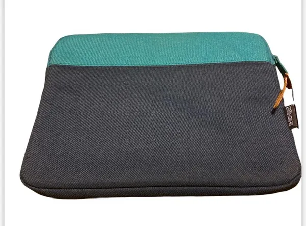 Herschel tablet or iPad soft padded case - Image 2