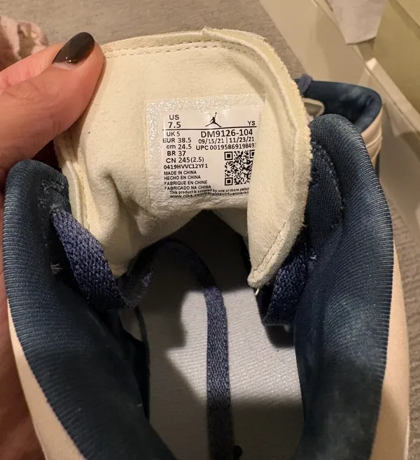 Women’s Air Jordan 1 Mid - Image 3