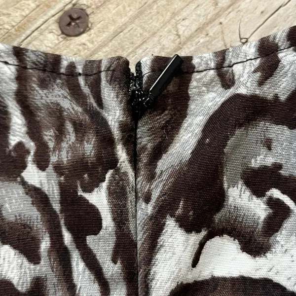 Donna Karan Women's Sleeveless Animal Print Top Size 12 - Image 4