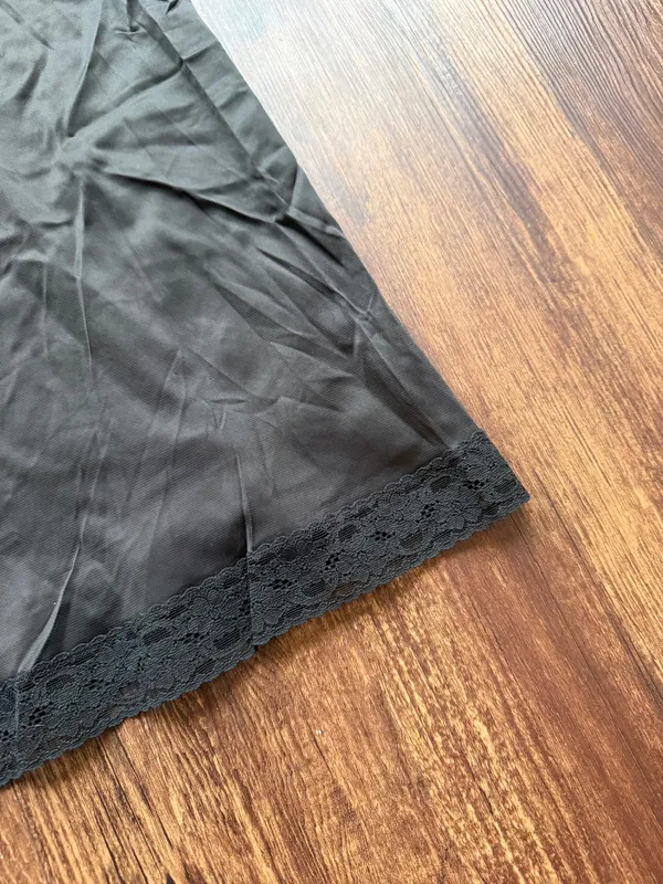 Vintage Women’s Vanity Fair Black Lace-Trim Light Full Slip Dress - Size 34 - Image 6