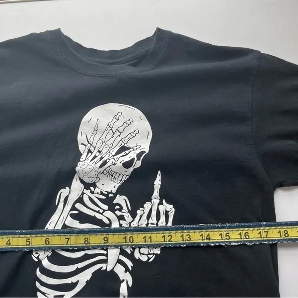 Spencers Skeloton Middle Finger Graphic Short Sleeve Tee Black Medium - Image 8