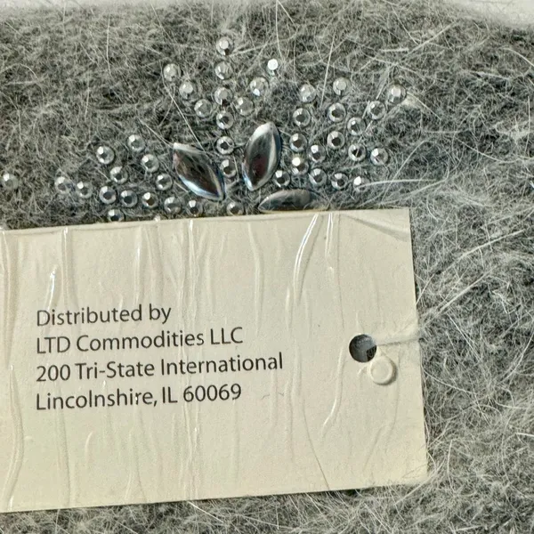 Fuzzy Grey Gloves with Snowflake Accents NWT - Image 5