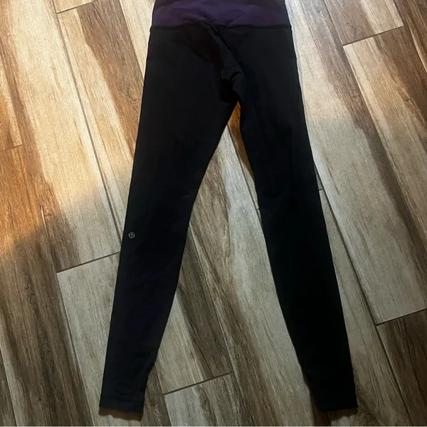Lululemon black skinny leggings with purple - Image 3