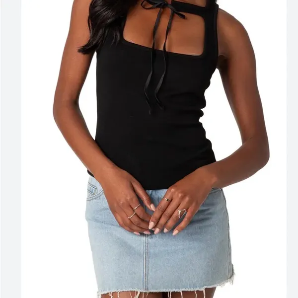 Edikted Black Scoop Neck Tie-Front Ribbed Tank Top - Image 4