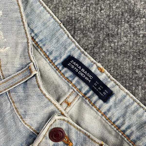 ZARA BASIC 975 LIGHT WASH DISTRESSED DENIM JEANS STRAIGHT LEG - Image 2