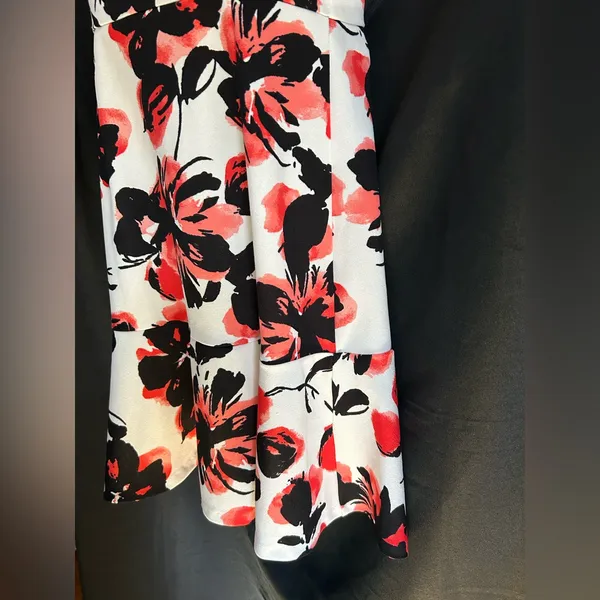 Love…Ady Women’s White Red & Black Floral Fit Flare Short Sleeve Party Dress SM - Image 5