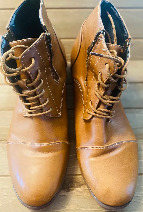 women's ankle boots faux leather zippers on the side. 1/2 in heel size 43/11 - Image 2