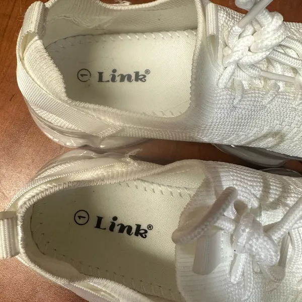 Link White Sneakers with Knit Mesh Upper and Air Cushioning - Image 6