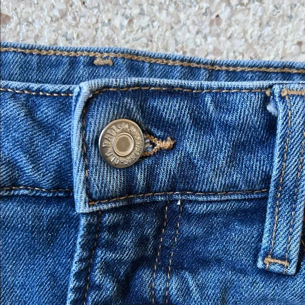 Old Navy Classic Blue Jean Shorts - Image 3