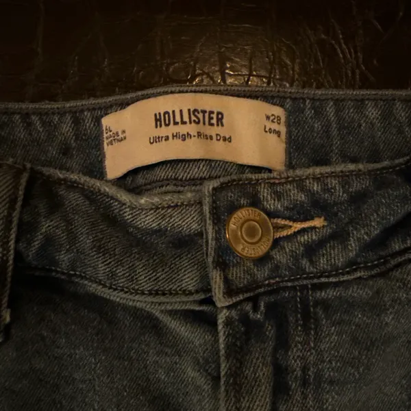 Hollister Ultra High-Rise Dad Jeans Distressed Raw Hem Size 6L W28 Long - Image 5