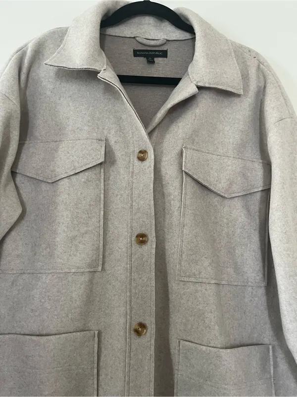 Banana Republic Oatmeal Beige Shacket Medium Neutral Shirt Jacket Minimalist - Image 3