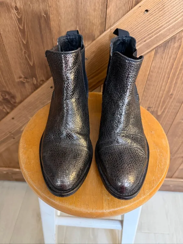 Dolce Vita Women’s Size 8.5 Black Textured Chelsea Ankle Boots - Image 2