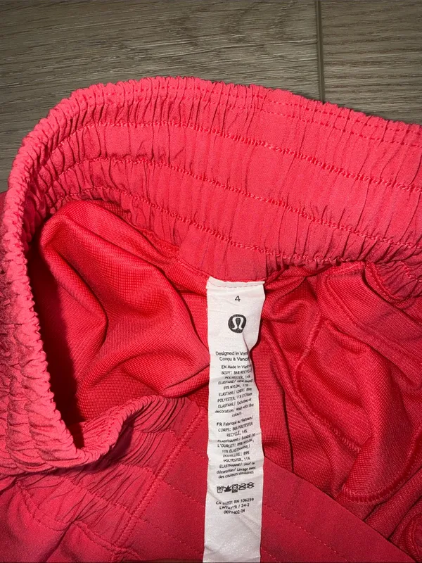 Lululemon Align V-Neck Bra + Hotty Hot High-Rise Short 2.5” - Image 11