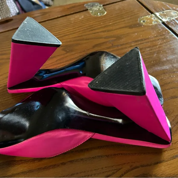 Slides beautiful chunky pink satin slides are hot! Size 40 9 1/2 USA Triangle - Image 8