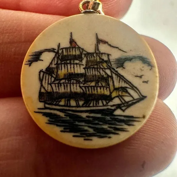 Sailing ships small circle pendant necklace - Image 8