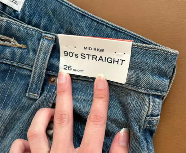Abercrombie Mid-Rise Jeans Straight 90s - Image 3