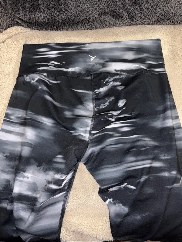 Old Navy Active Go-Dry Capris, XL - Image 3