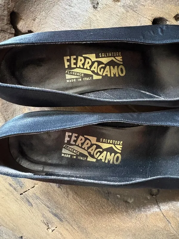 Vtg Salvatore Ferragamo Cranny black nero satin rhinestone block heels size 9.5 - Image 2