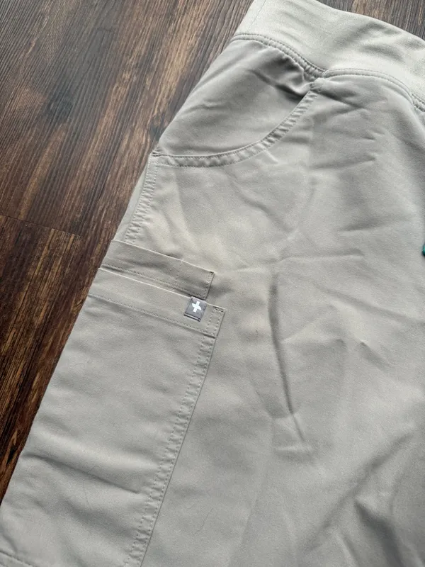 FIGS Women’s Boulder Tan Kade Cargo Scrub Pants Nurse Hospital - Size L Petite - Image 6