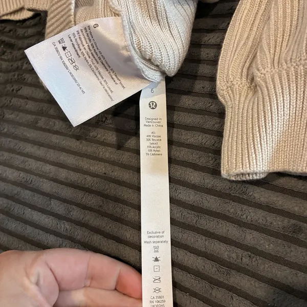 Lululemon Beige Reversible Crossover Sweater Knit Ribbed Cashmere Blend Size 6 - Image 4