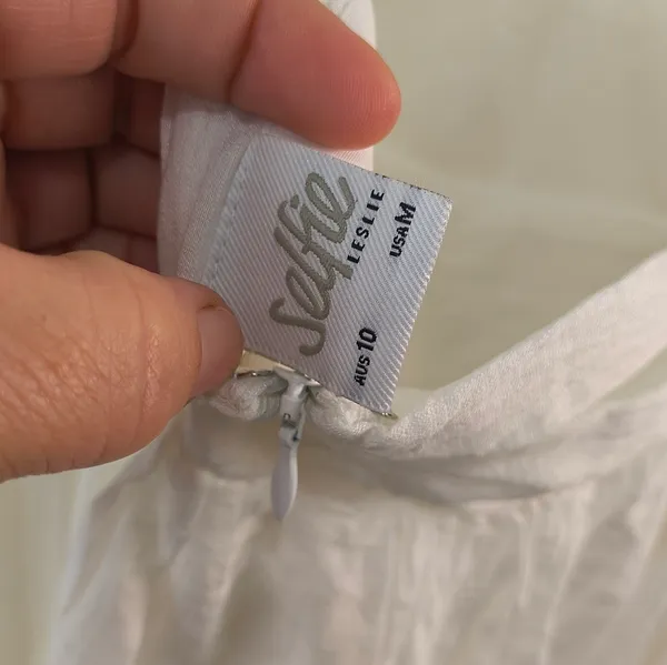 Elegant White Dress Size 10 - Image 6